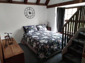 Arden Country House - The Chalet Bed and Breakfast